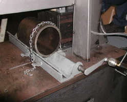 Air operated chain vise